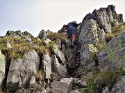 51 Strappo finale impegnativo su roccette 